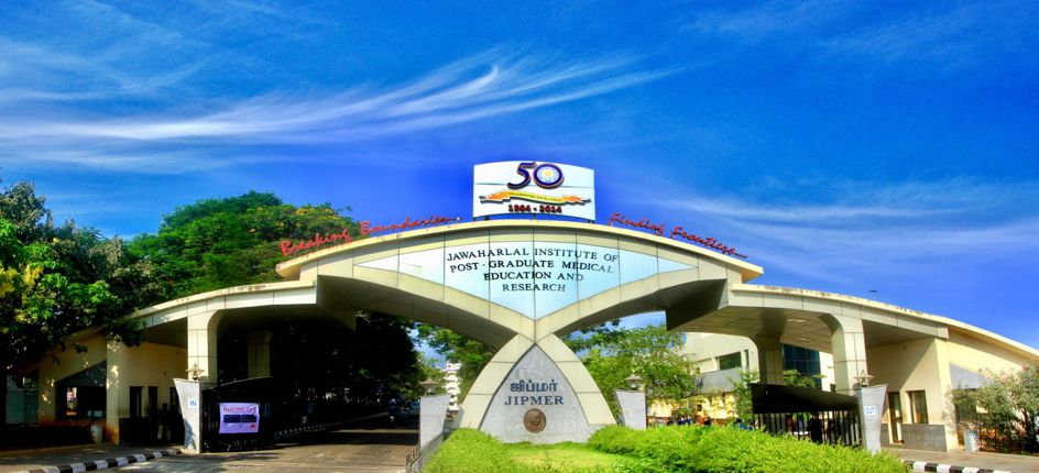 Medical institutes in India classroom and laboratories